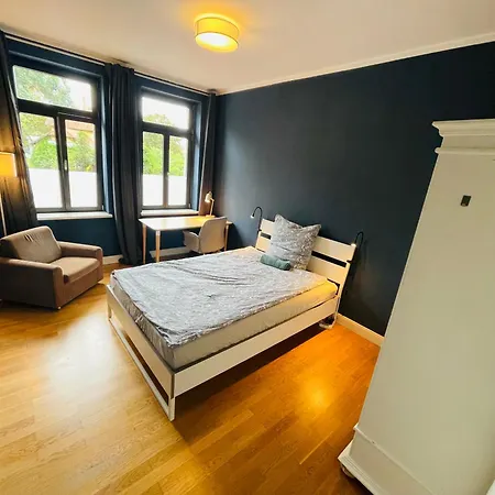 Charmante Im Gruenen